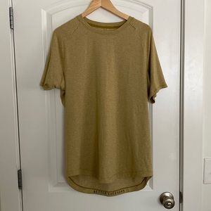Men’s lulu workout top